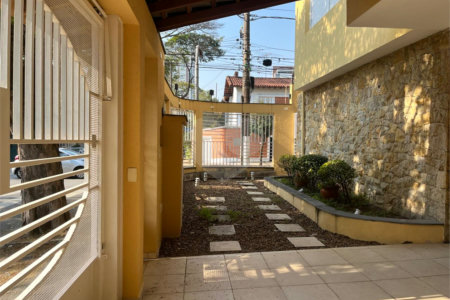 Sobrado à venda com 4 quartos, sendo 1 suíte,  em Vila Cordeiro, São Paulo, SP