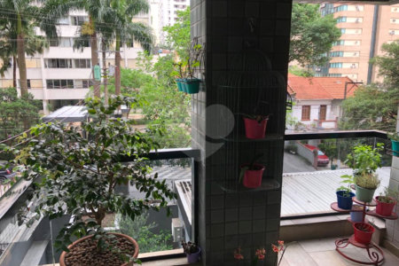 Apartamento à venda com 3 quartos, sendo 2 suítes, em Cerqueira César, São Paulo, SP