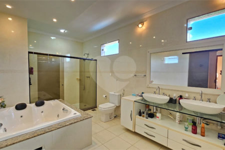 Casa à venda com 5 quartos, sendo 3 suítes,  no condomínio Colinas do Magarça, Rio de Janeiro - RJ