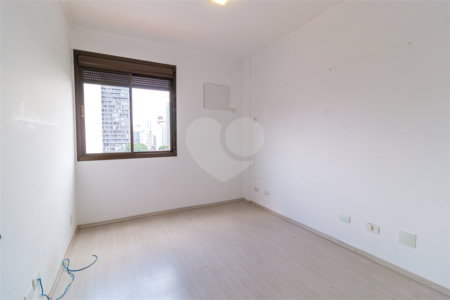 Apartamento à venda com 4 quartos, sendo 3 suítes,  em Chácara Santo Antônio, São Paulo, SP