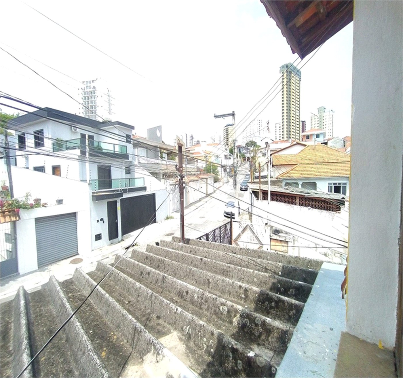 SOBRADO DE 100 M² COM 03 DORMITÓRIOS, VAGA E QUINTAL PARA LOCAÇÃO (OU VENDA) NO JARDIM DO COLEGIO-SANTANA