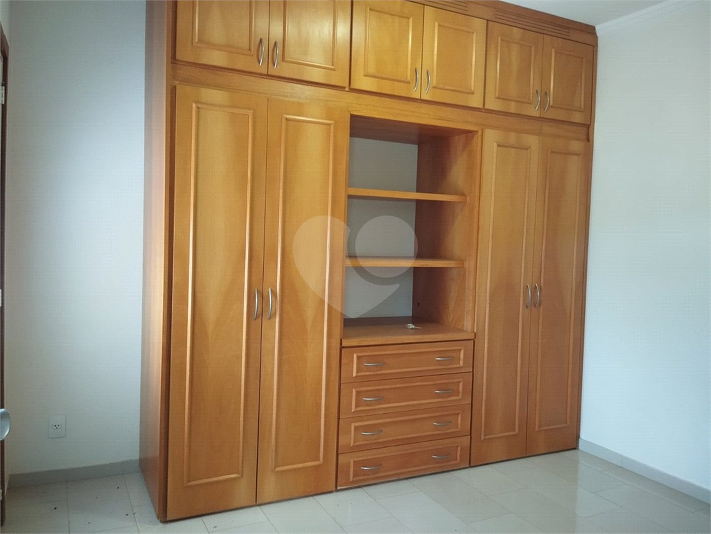 Sobrado à venda com 4 quartos, sendo 3 suítes, em Altos do Jaraguá, Araraquara, SP