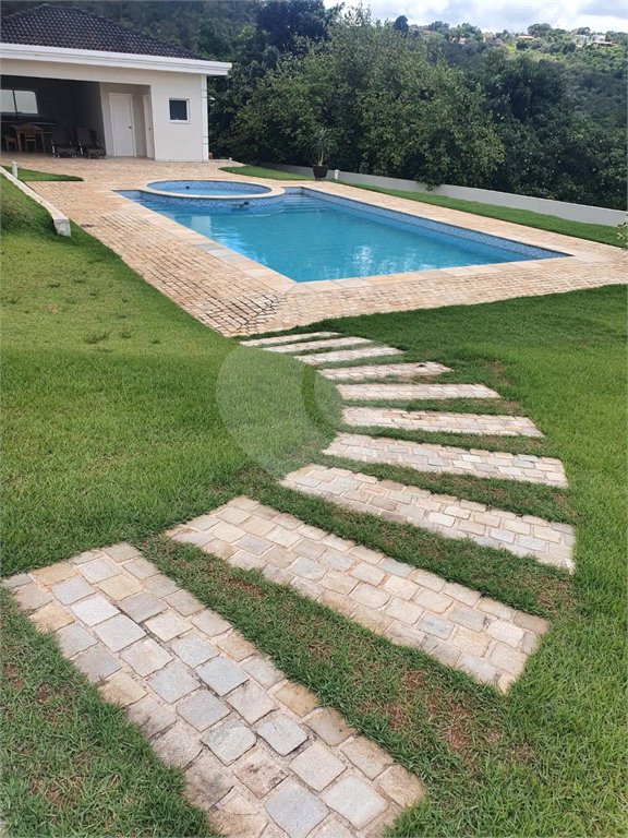 Casa à venda com 5 quartos, sendo 4 suítes, no condomínio Sol Vinhedo, Vinhedo - SP