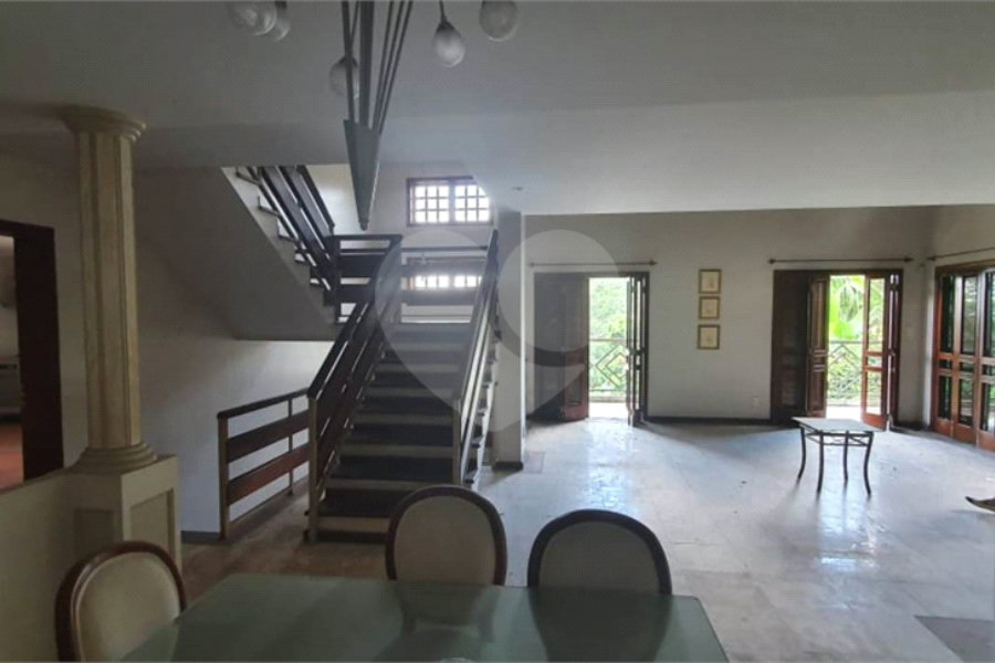 Sobrado à venda ou para alugar com 5 quartos, sendo 3 suítes,  em Tremembé, São Paulo, SP