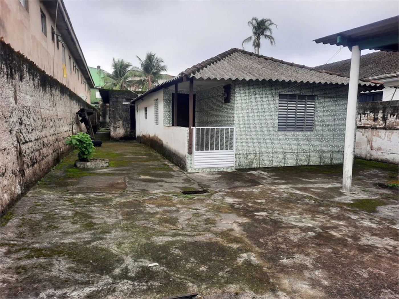 Terreno de 503 m² com Casa à Venda em Vicente de Carvalho | Excelente Oportunidade para Investidores Próximo ao Futuro Túnel Santos–Guarujá