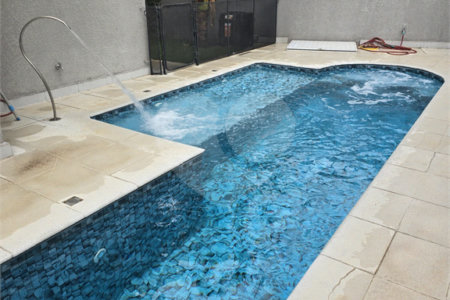 Casa à venda com 4 quartos, sendo 2 suítes, no condomínio Residencial Parque Esplanada, Votorantim - SP