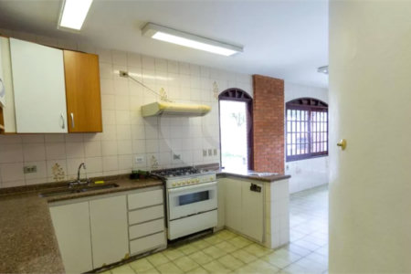 Casa à venda com 4 quartos, sendo 1 suíte, em Vila Tiradentes, São Paulo, SP