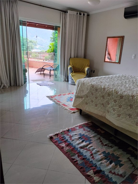 Sobrado à venda com 4 quartos, sendo 2 suítes, em Vila Petrópolis, Atibaia, SP