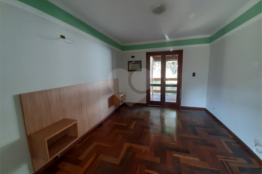 Casa à venda com 5 quartos, sendo 1 suíte, no condomínio Alpes de Mairiporã, Mairiporã - SP