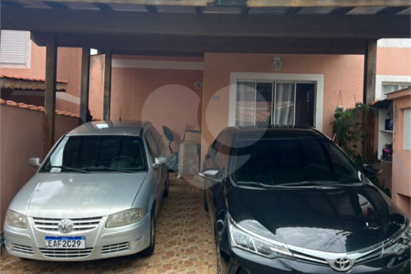 Casa à venda com 2 quartos no condomínio Recanto das Graças, Cotia - SP