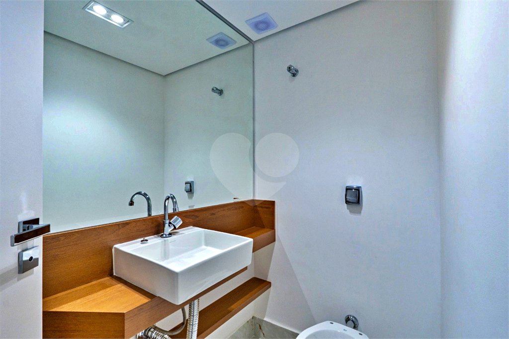 Apartamento à venda com 3 suítes em Campo Belo, São Paulo, SP