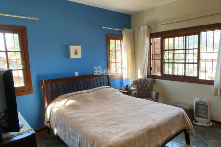 Casa à venda com 3 quartos, sendo 1 suíte, com vista deslumbrante em Recreio Maristela, Atibaia