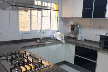 Sobrado à venda com 3 quartos em Jardim Marisa, São Paulo, SP
