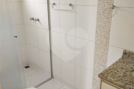 Casa à venda ou para alugar com 3 suítes no condomínio Residencial Jardim das Palmeiras, Vinhedo - SP