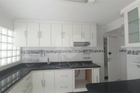 Apartamento à venda com 3 quartos, sendo 1 suíte,  em Vila Andrade, São Paulo, SP