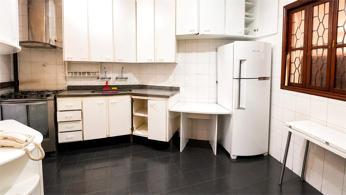 Apartamento à venda com 4 quartos, sendo 1 suíte, em Moema, São Paulo, SP