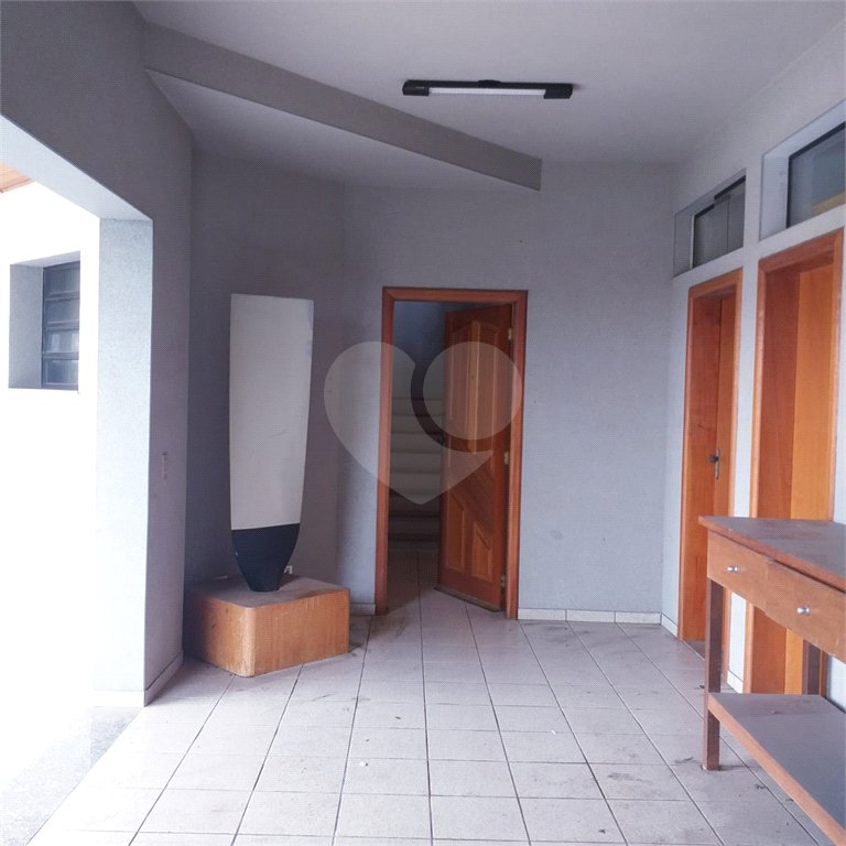 Casa à venda com 4 quartos, sendo 3 suítes, no condomínio Arujá 5, Arujá - SP