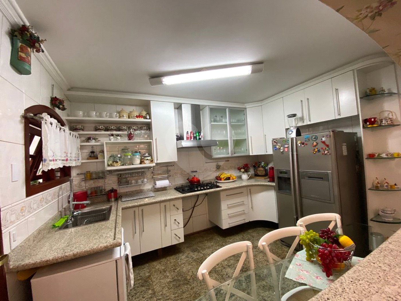 Sobrado à venda com 4 quartos, sendo 1 suíte, em Tremembé, São Paulo, SP