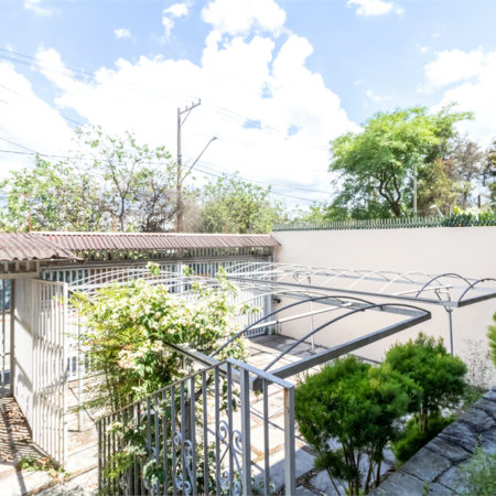 Sobrado à venda com 4 quartos, sendo 1 suíte, em Chácara Monte Alegre, São Paulo, SP