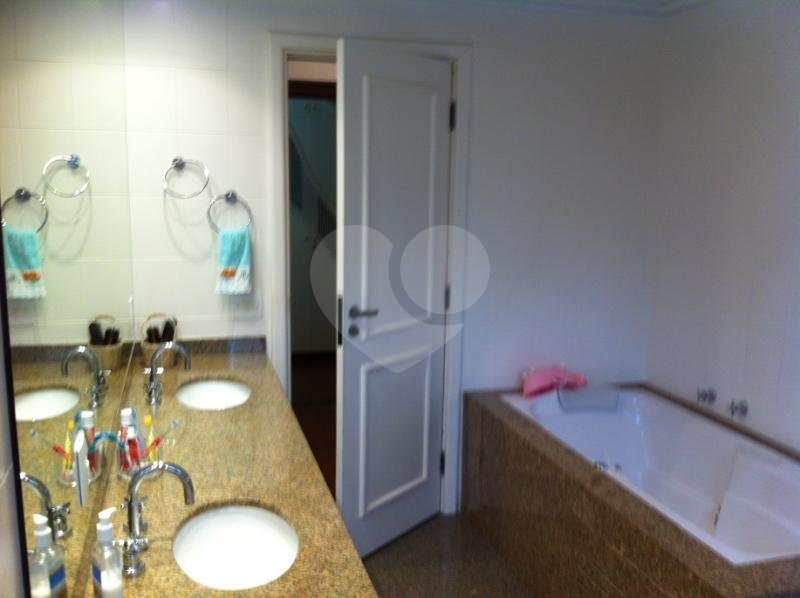 Apartamento à venda com 4 suítes em Real Parque, São Paulo, SP