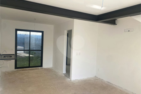 Casa à venda com 2 suítes no condomínio Vila Ilha de Creta, Valinhos - SP