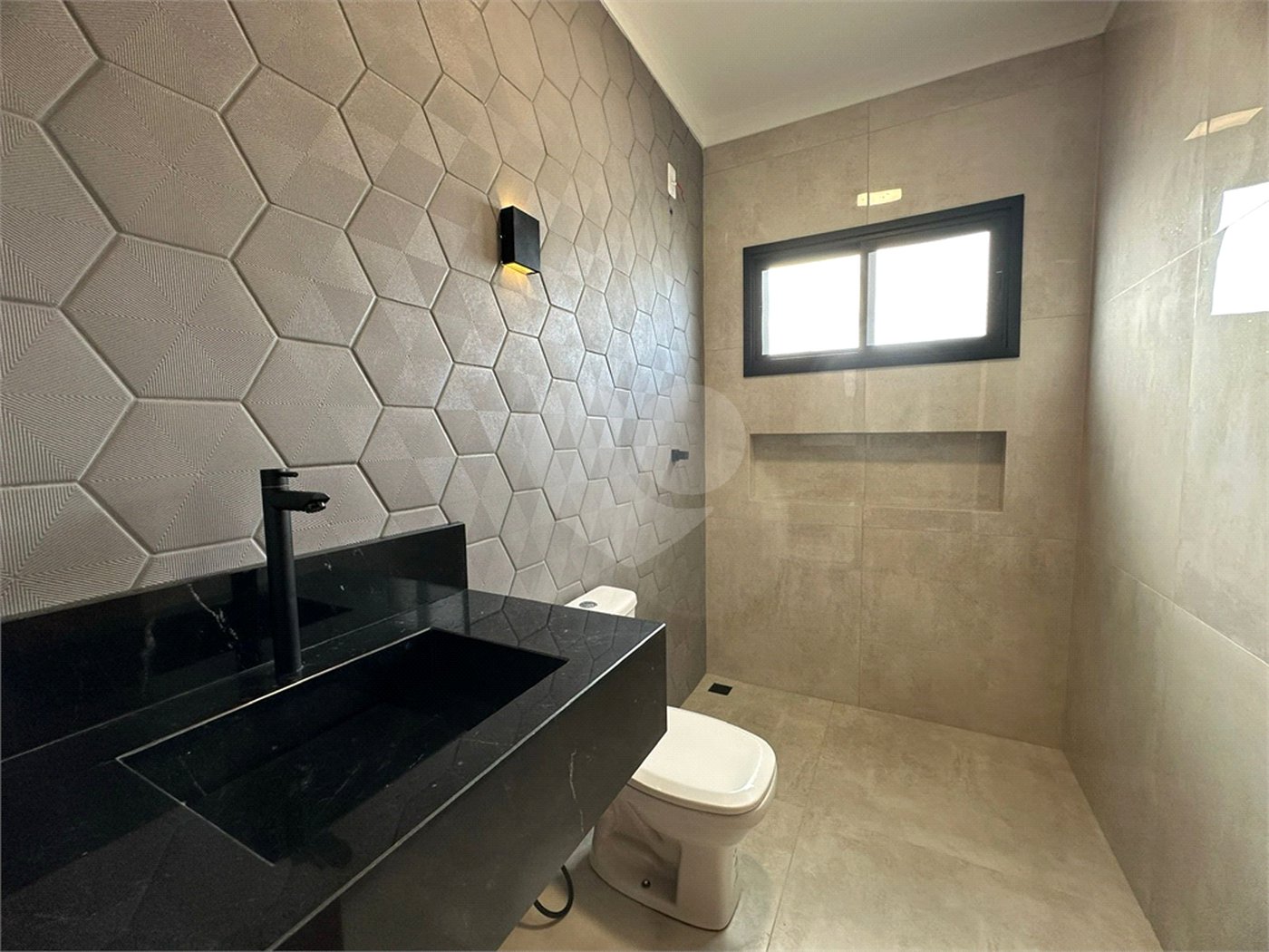Casa à venda com 3 quartos, sendo 1 suíte, em Vila Carolina, Itapetininga, SP
