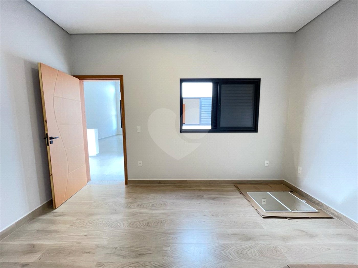 Casa à venda com 3 quartos, sendo 1 suíte, no condomínio Horto Florestal Iii, Sorocaba - SP