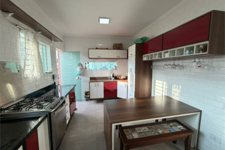Sobrado à venda com 3 quartos, sendo 2 suítes,  em Água Fria, São Paulo, SP