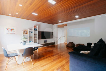 Casa à venda com 5 quartos, sendo 4 suítes, no condomínio Figueira Garden, Atibaia - SP