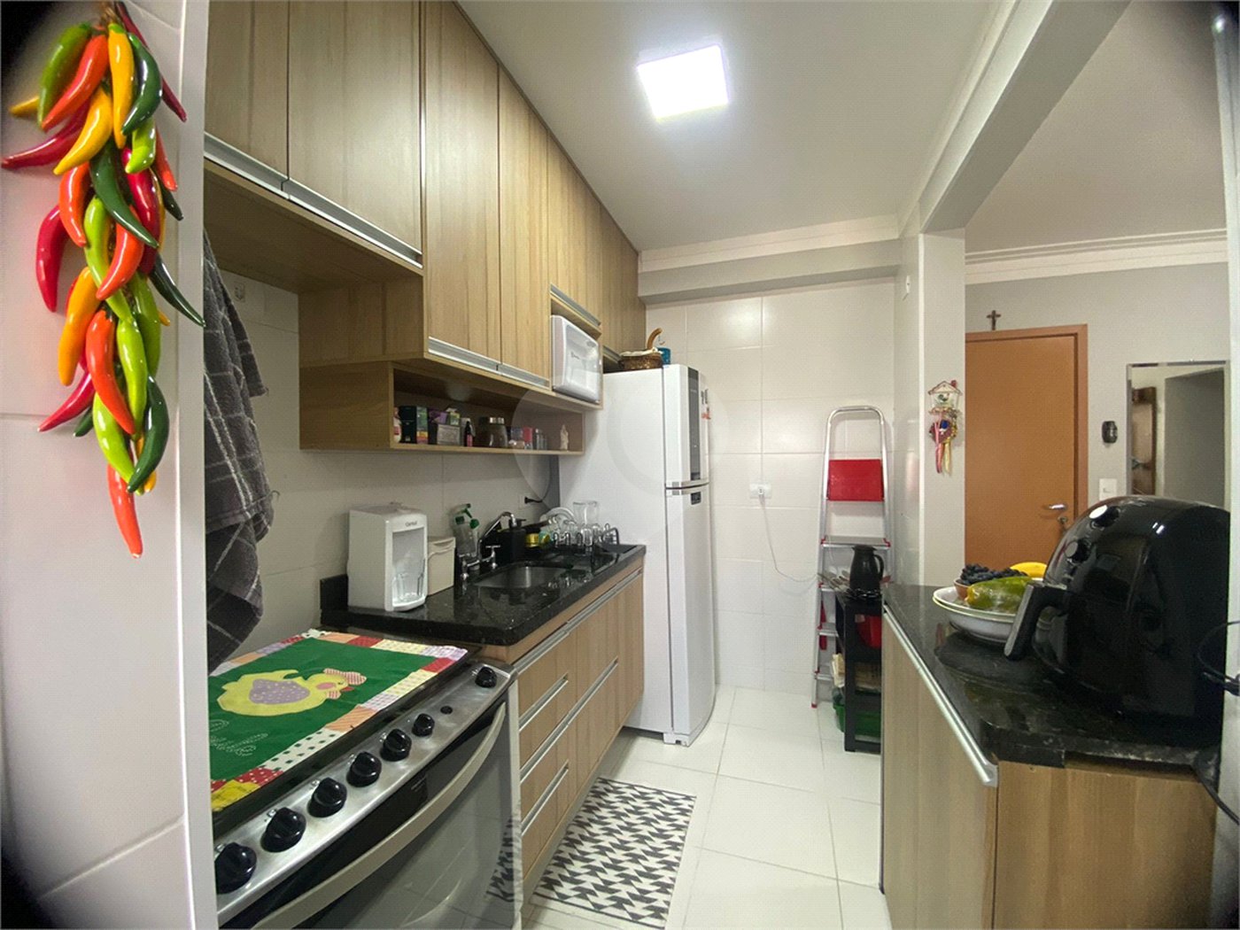 Apartamento à venda com 2 quartos, sendo 1 suíte,  em Jardim Califórnia, Jacareí, SP