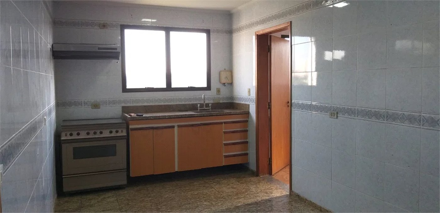 Apartamento à venda com 4 quartos, sendo 2 suítes,  em Jardim Trussardi, São Paulo, SP