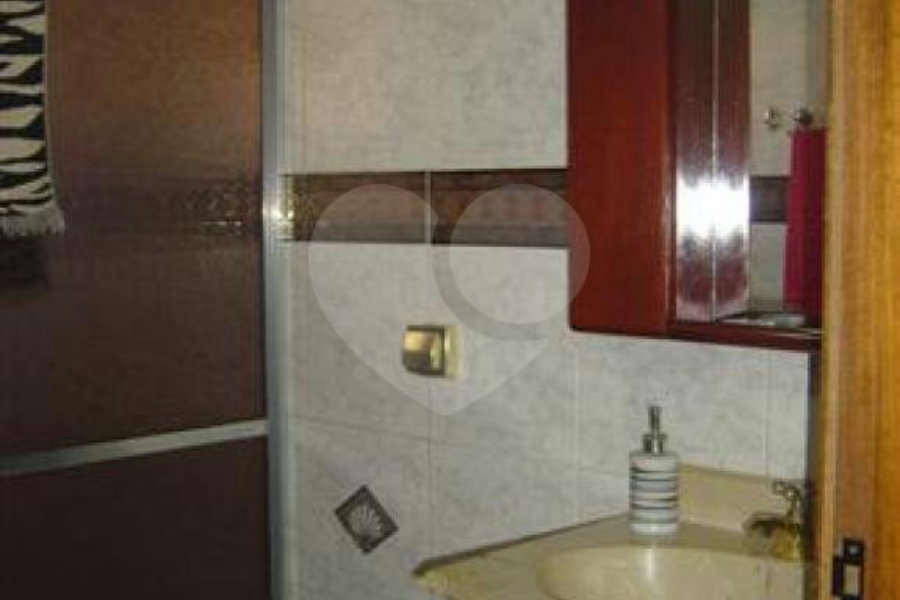 Sobrado à venda com 5 quartos, sendo 1 suíte, em Vila Nova Cachoeirinha, São Paulo, SP