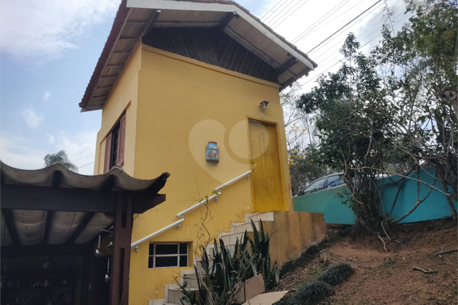 Casa à venda com 5 quartos, sendo 2 suítes, no condomínio Cinco Lagos Portaria II, Mairiporã - SP