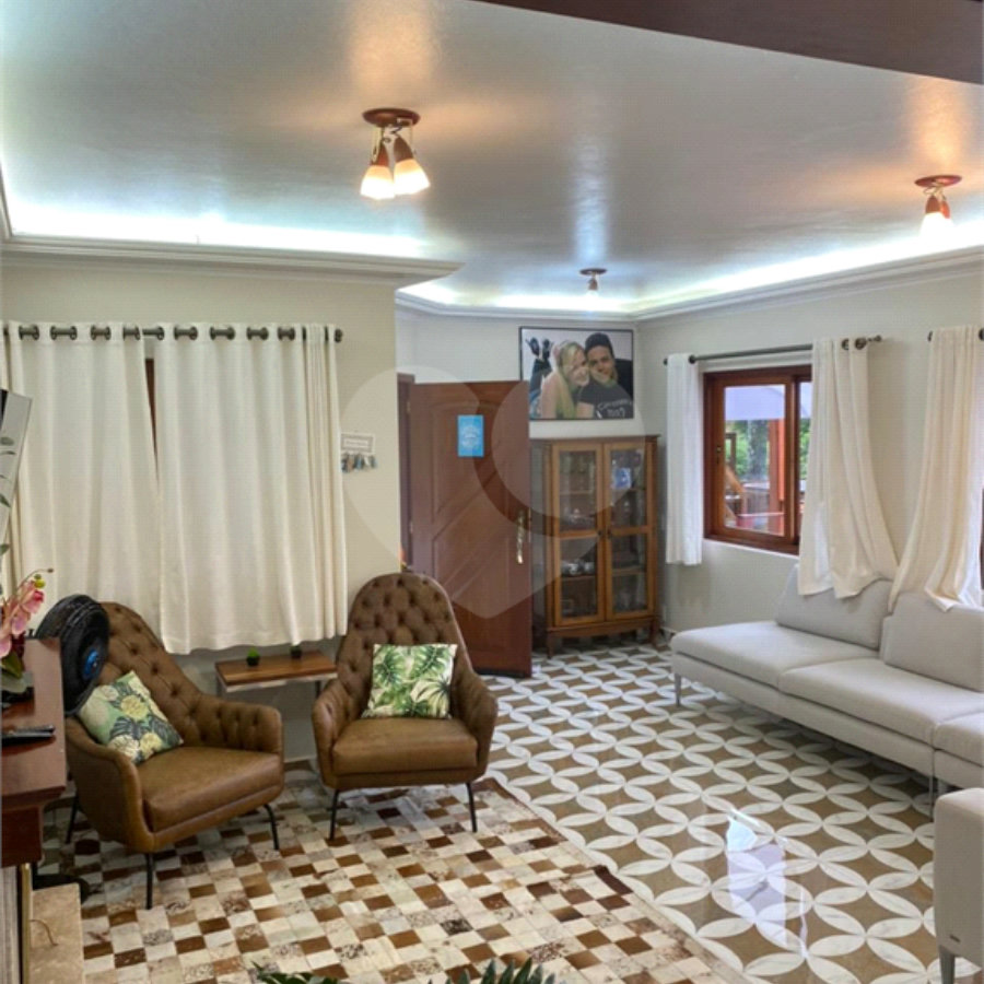 Casa à venda com 7 suítes no condomínio Capela do Barreiro, Itatiba - SP