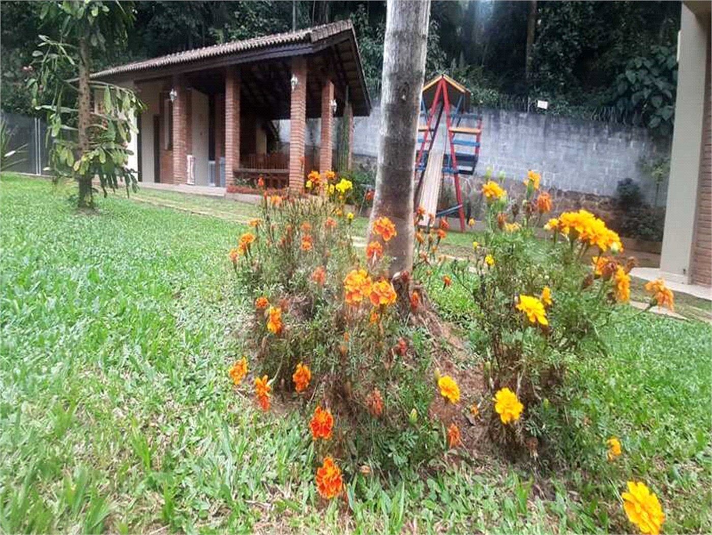 Sobrado à venda com 4 suítes em Serra da Cantareira, Mairiporã, SP