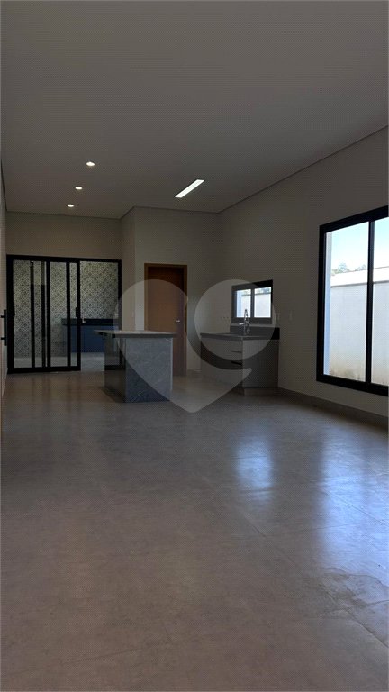 Casa à venda com 4 quartos, sendo 3 suítes, no condomínio Residencial Mont'alcino, Valinhos - SP