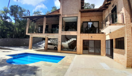 Casa à venda com 3 suítes no condomínio Cantareira, Mairiporã - SP