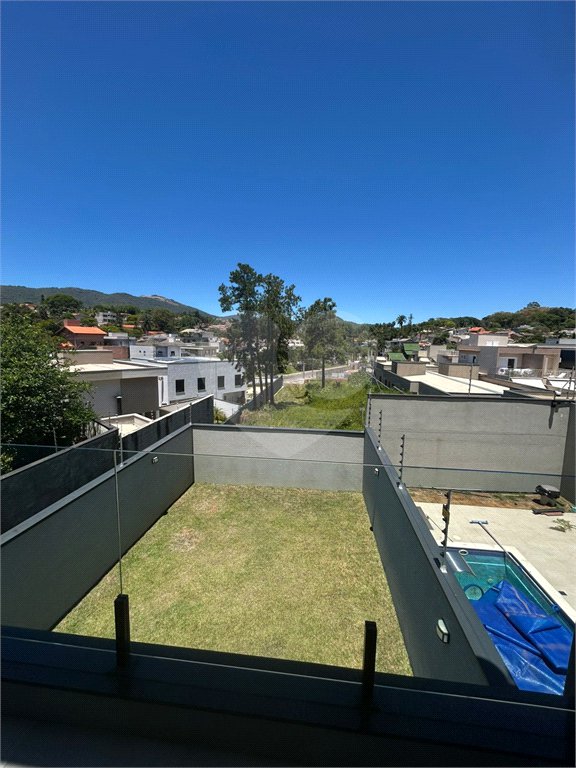 Sobrado à venda com 4 quartos, sendo 3 suítes, em Jardim do Lago, Atibaia, SP