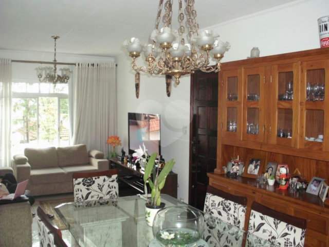 Sobrado à venda com 3 quartos, sendo 1 suíte,  em Vila Mazzei, São Paulo, SP