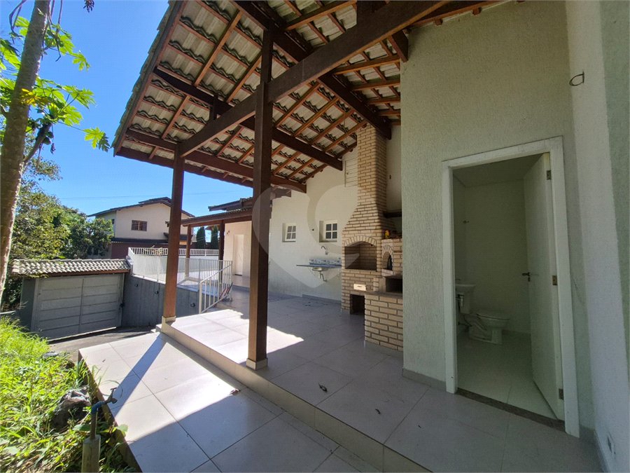 Casa à venda com 2 suítes no condomínio Alpes da Cantareira, Mairiporã - SP