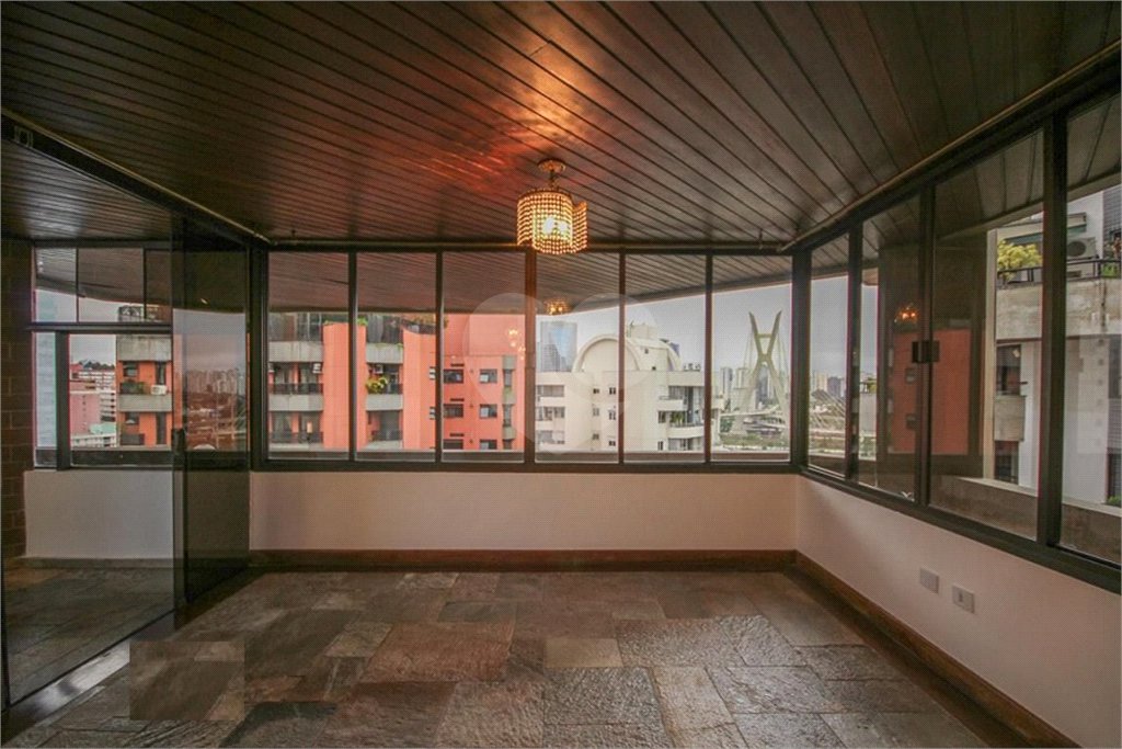 Apartamento à venda com 4 quartos, sendo 2 suítes,  em Real Parque, São Paulo, SP