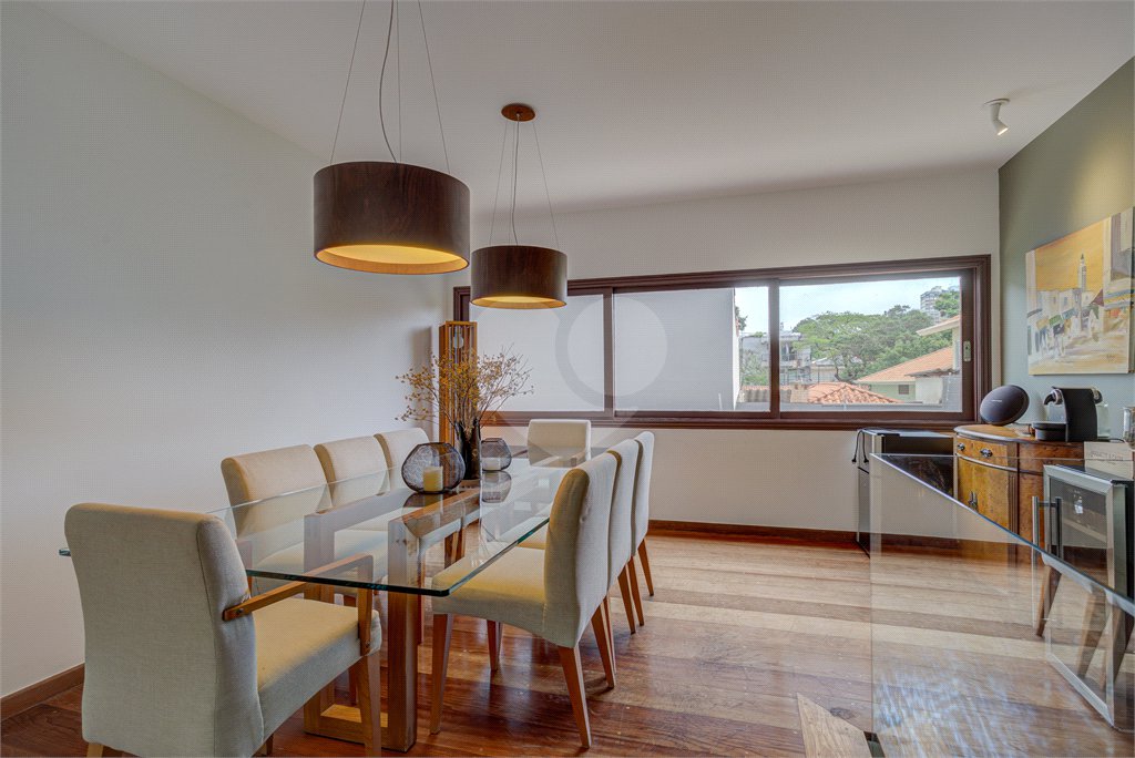 Casa à venda com 4 quartos, sendo 2 suítes, no condomínio Vila Antonieta, São Paulo - SP