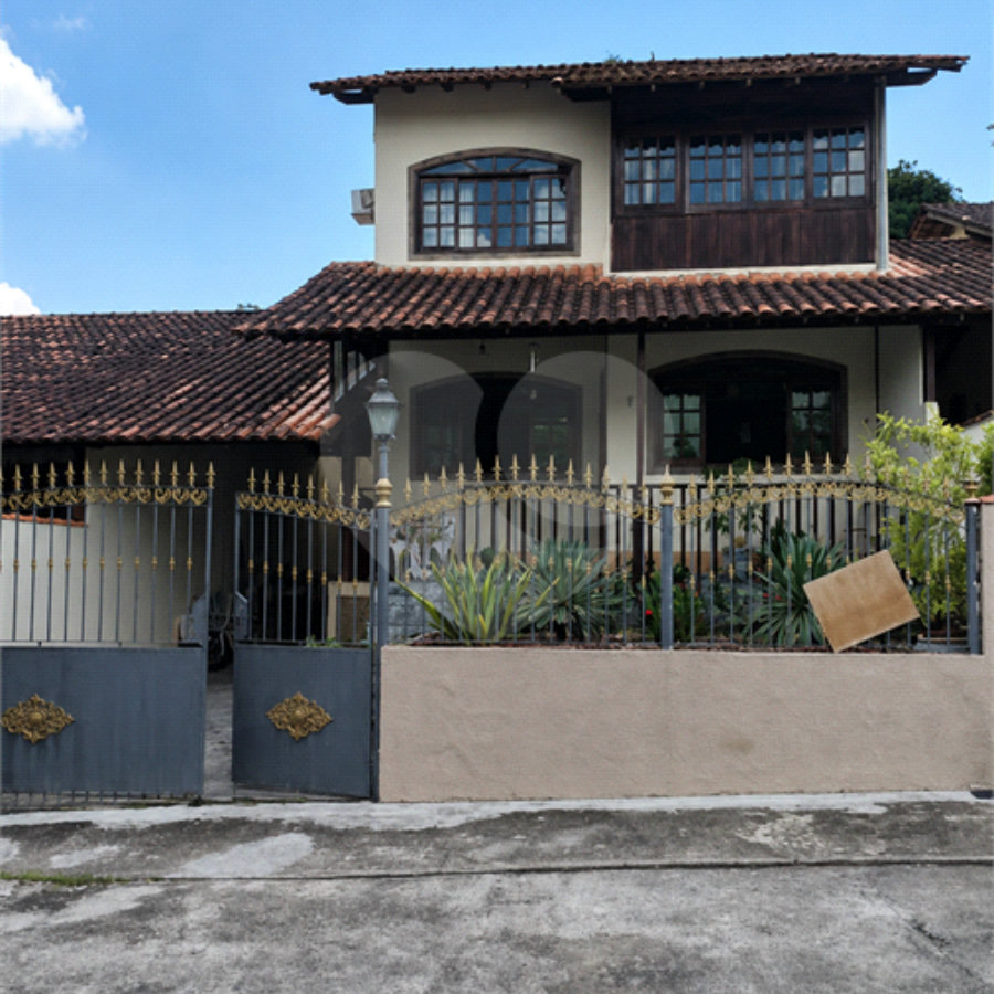 Casa à venda com 5 quartos, sendo 1 suíte, no condomínio Pedra Bonita, Rio de Janeiro - RJ