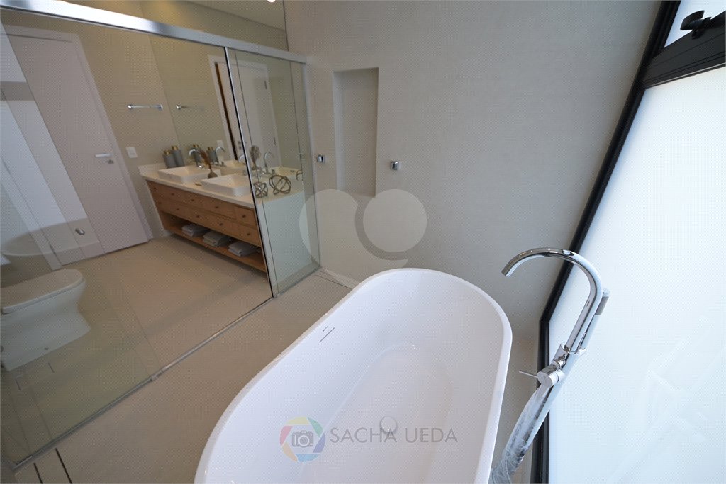 Casa à venda com 4 suítes no condomínio Villa dos Pinheiros, Indaiatuba - SP