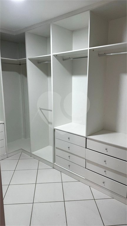 Casa à venda com 8 quartos, sendo 3 suítes,  no condomínio Terras de Santa Rosa, Salto - SP