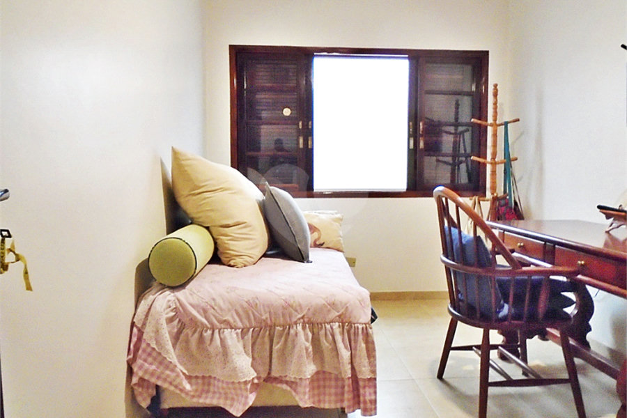 Casa à venda com 3 quartos, sendo 1 suíte, no condomínio Praça Doutor José Augusto César,8, São Paulo - SP