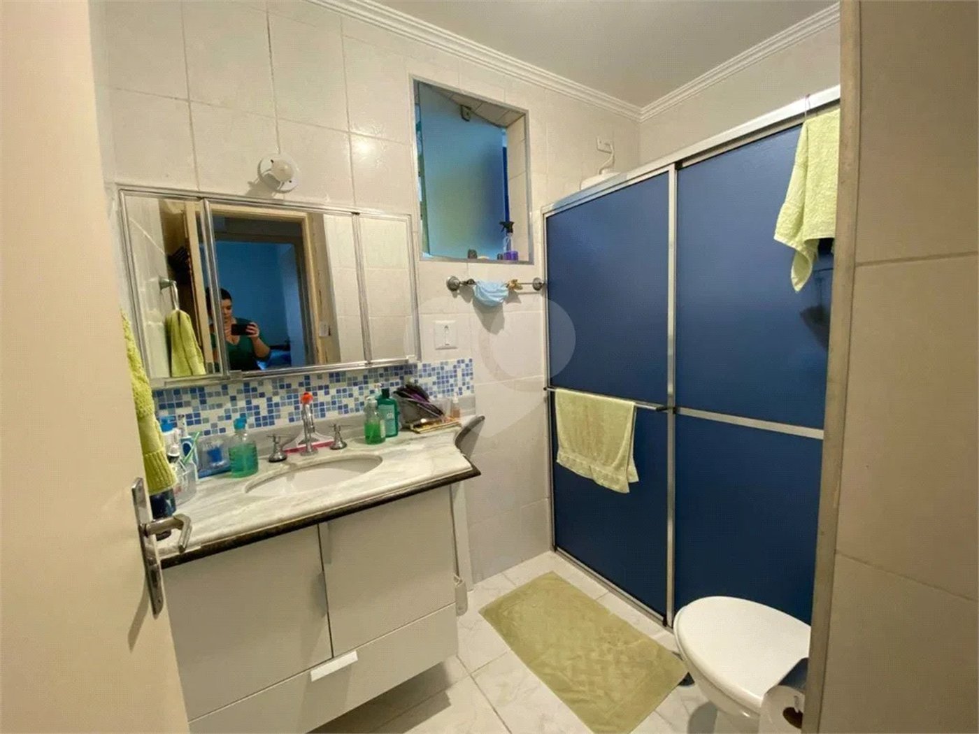 Apartamento de 03 Dormitórios com uma Vaga.