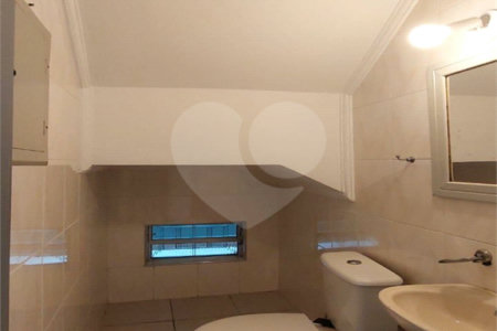 Casa Sobrado à venda de 4 dormitórios sendo 1 suíte e 2 vagas na Saúde