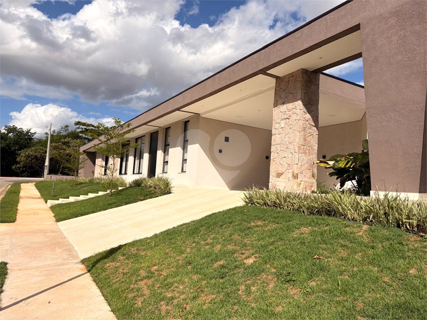 Casa à venda com 3 suítes no condomínio Condomíno Helena Maria, Sorocaba - SP