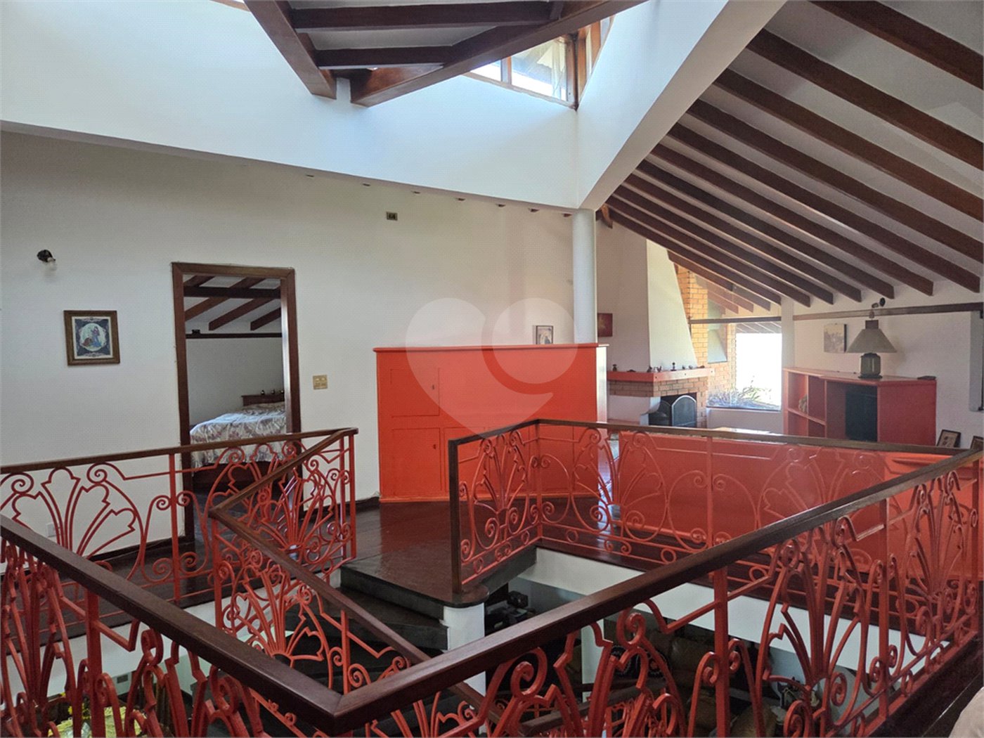 Casa à venda com 4 quartos, sendo 2 suítes, em Cidade São Francisco, São Paulo, SP